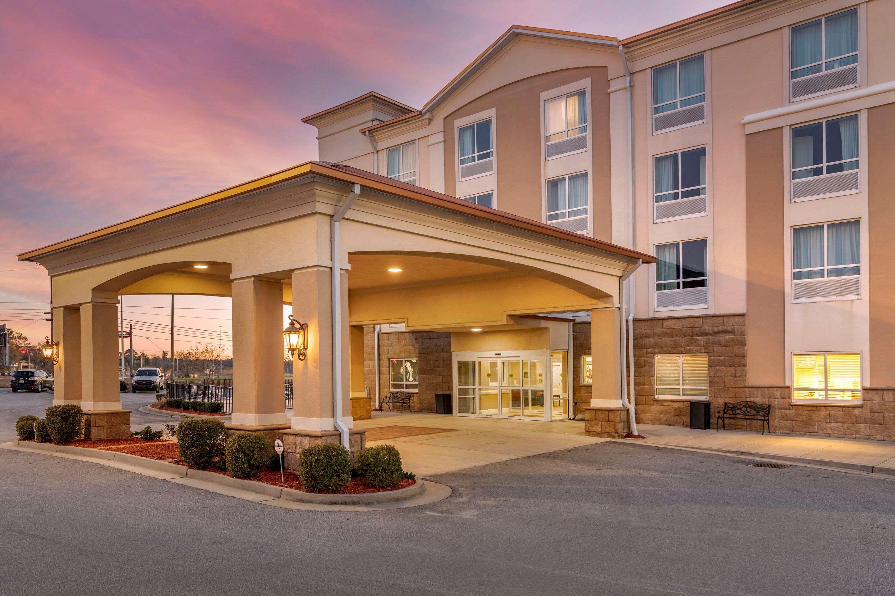 Comfort Inn & Suites Tifton Exterior photo